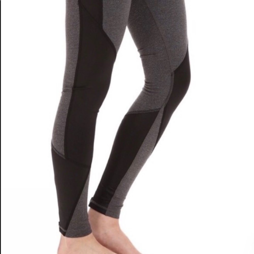 ALO Yoga Undertone Gray & Black Zipper Leggings - Picture 2 of 12